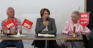 Referentin Annette Karl informiert über das LEP